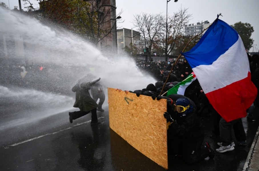 The government said police faced an 'extremely elevated level of violence' during the clashes