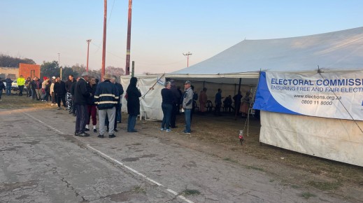 Voters lining up at a voting station. eNCA/Heidi Giokos