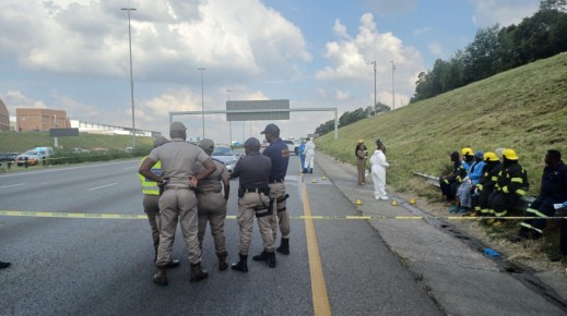A gun battle ensued between police and suspected armed robbers on the N12.