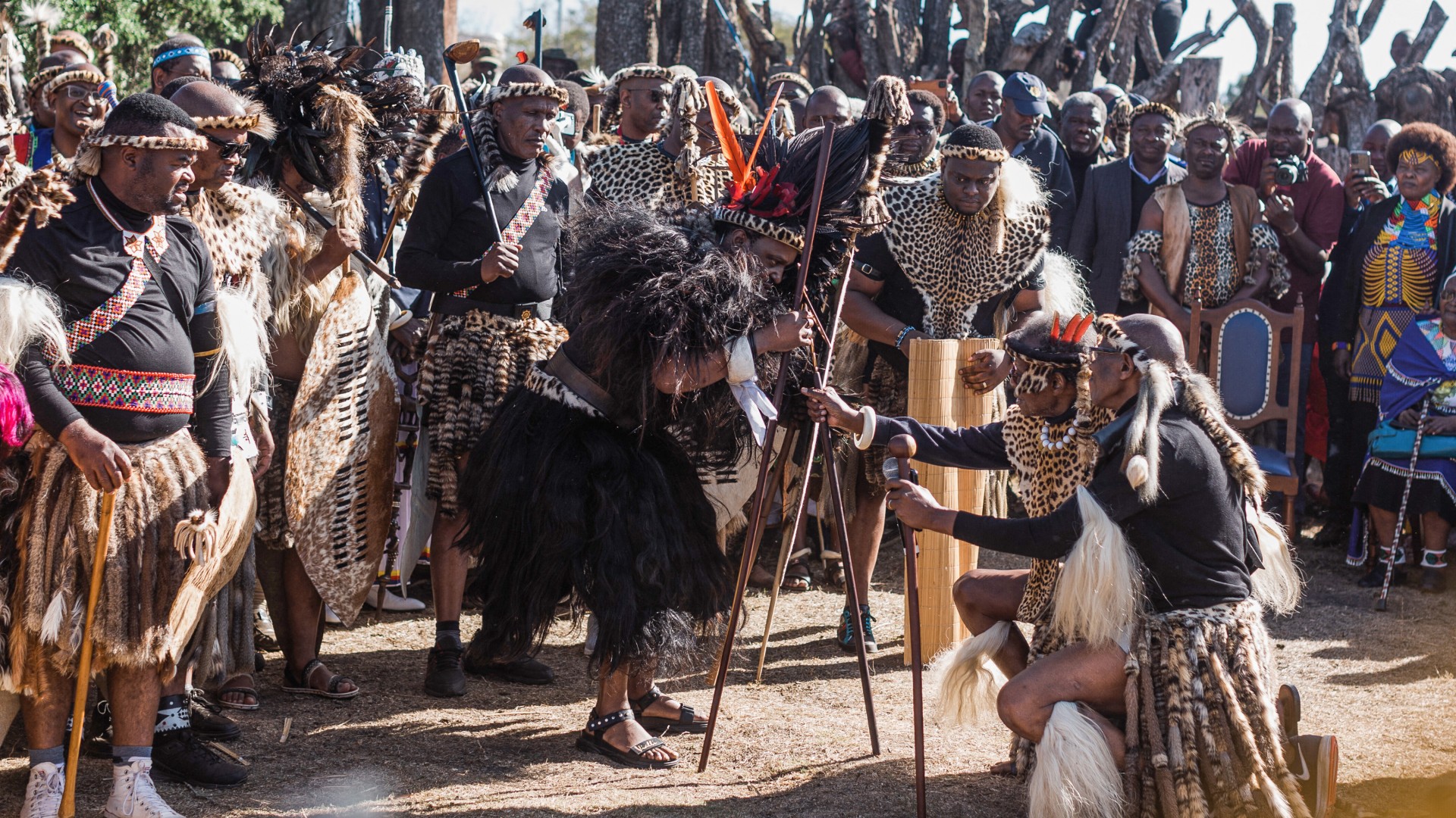 King of Amazulu nation Misuzulu kaZwelithini (C), traditional Prime Minister of the Zulu nation Prince Mangosuthu Buthelezi (R) hands over the Spear of Authority during the coronoation as the new King at the Amazulu nation at the KwaKhangelamankengane Royal Palace at Kwa-Nongoma some 300 kilometres north of Durban, on August 20, 2022.