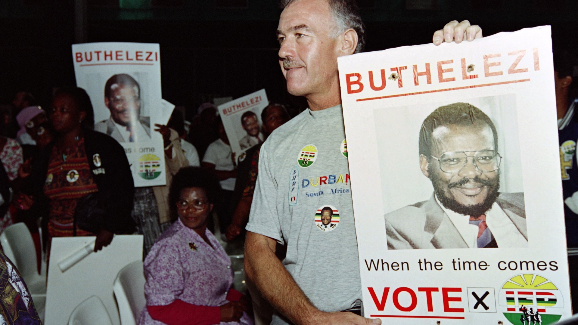 A supporter holds a poster of Inkatha Freedom Party leader Mangosuthu Buthelezi during the South Africa's first multi-racial elections in Umlazi, a black township, south of Durban on April 27, 1994.