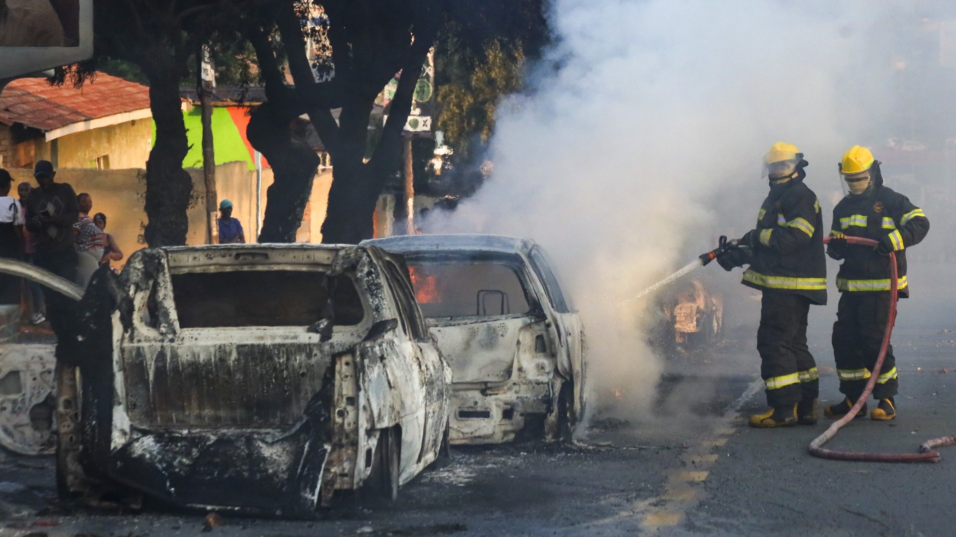 Twenty vehicles have been torched in Soweto and Durban. Fani Mahuntsi/Gallo Images