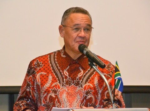 Condolences are pouring in following the death of former cabinet minister and ambassador, Geoff Doidge. 