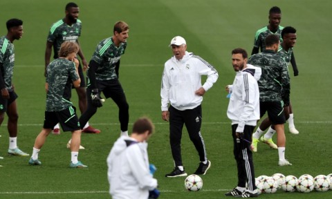 Real Madrid's Italian coach Carlo Ancelotti (C) at training on the eve of their UEFA Champions League match against RB Leipzig
