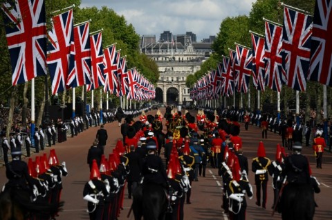 Big Ben rang out as Queen Elizabeth II was borne on a horse-drawn gun carriage to Westminster Hall