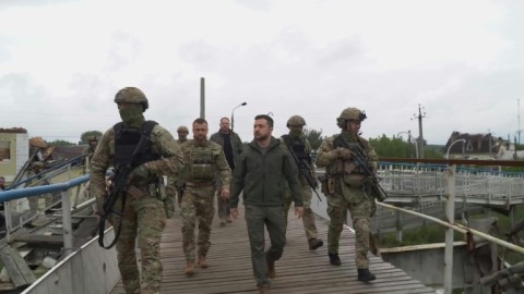 Ukraine President Volodymyr Zelensky pledges 'victory' over Russians in recaptured Izyum