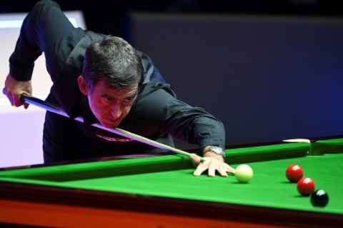 Snooker legend Ronnie O'Sullivan beat home favourite Marco Fu 6-4 to win the Hong Kong Masters