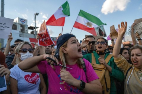 A woman cuts her hair in solidarity with the Iranian protesters