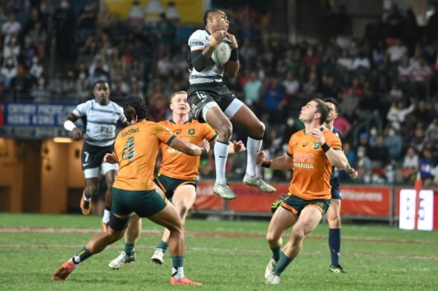 Fiji's Vuiviawa Naduvalo (C) takes a high ball in the final against Australia at the Hong Kong Sevens on Sunday