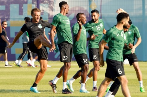 Saudi Arabia coach Herve Renard (L) has his sights set on a place in the last 16