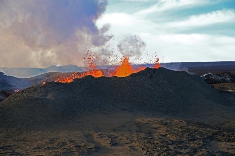 Mauna Loa, the world's biggest volcano, erupted on November 27 and continues to spew rivers of molten rock 