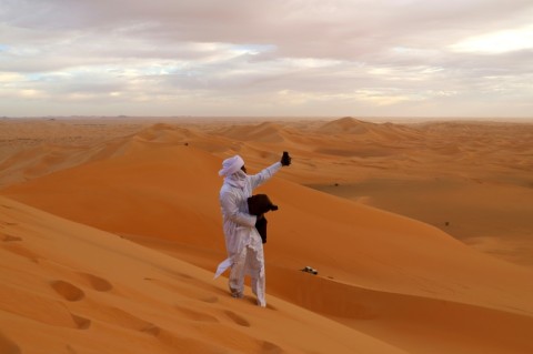 Selfie moment: A visitor to the Aïr Festival in northern Niger takes time out in the dunes