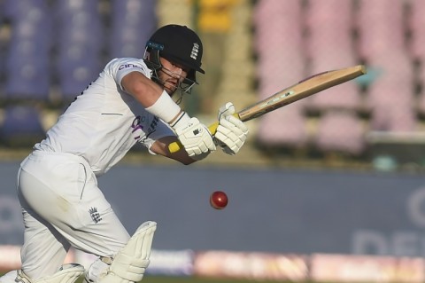 England's Ben Duckett scored an unbeaten 82 as England beat Pakistan by eight wickets to sweep the Test series 3-0