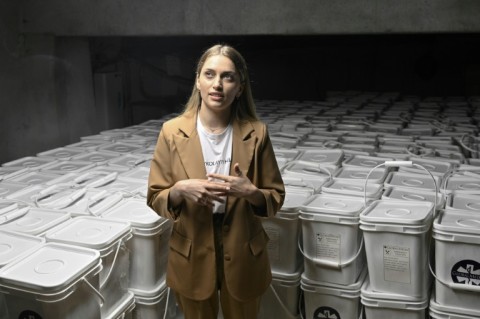 Aleksandra Savitska collects food for Ukrainian troops and civilians