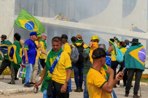 Protesters mill around outside the Planalto Palace in Brasilia 