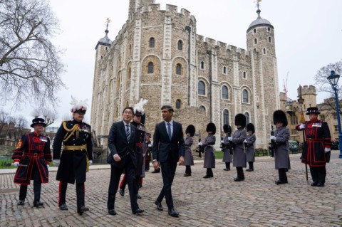 Britain's Prime Minister Rishi Sunak welcomes Japan's Prime Minister Fumio Kishida upon his arrival at the Tower of London on January 11, 2023 ahead of their meeting