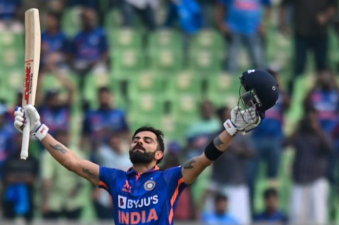 India's Virat Kohli won praise from the cricketing world after his third one-day international century in four matches 