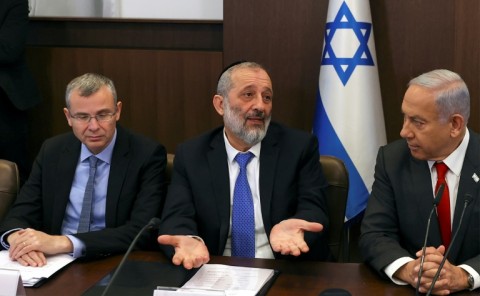 Aryeh Deri (C) said he would keep promoting the government's agenda as a party leader