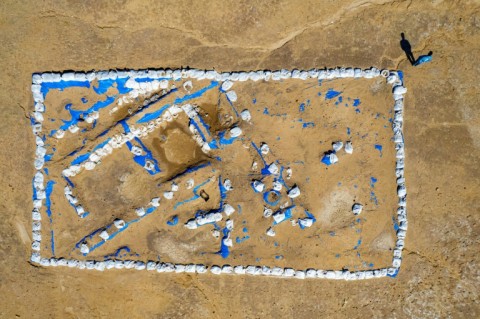 Archaeologists working in Iraq have uncovered the remains of a tavern dating back nearly 5,000 years they hope will throw new light on the emergence of the world's first cities