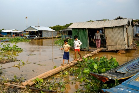 Si Vorn and her children live in Chong Prolay floating village