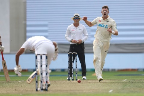 New Zealand's Matt Henry appeals for a lbw call on Sri Lanka's captain Dimuth Karunaratne 