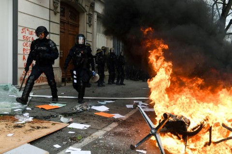Scuffles broke out in the afternoon in several cities, including in Paris