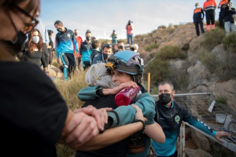 Relatives greeted Spanish athlete Beatriz Flamini after she emerged from a long stay in a cave 