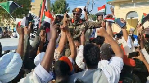 Sudanese army soldiers, loyal to army chief Abdel Fattah al-Burhan, man a position in the Red Sea city of Port Sudan