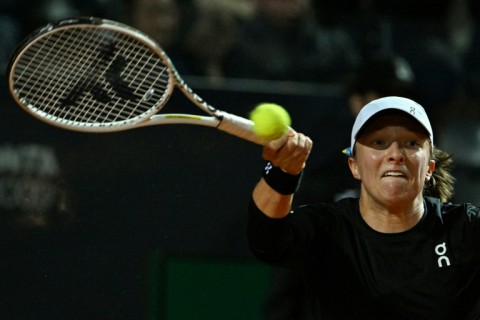 Reigning champion Iga Swiatek is anxiously awaiting the results of tests on a thigh injury she has suffered just over a week before the French Open