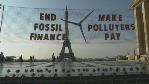 Fossil fuels: Paris protesters call for polluters to be taxed
