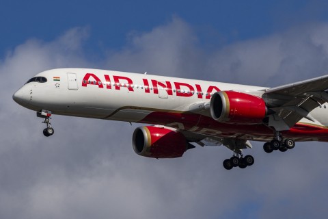 インドのアーメダバードでロンドンに縛られた飛行機がcrash落します