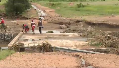 Limpopo floods | R71 road closure adds to Phalaborwa woes - eNCA