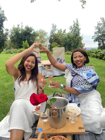 Siyabonga Majodina and Mbalenhle Mmgomezulu also took the time to celebrate Galantines. 