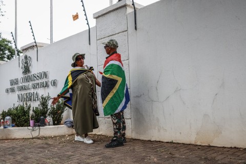 Nigerian officials apologise to South Africa for "king" coronation