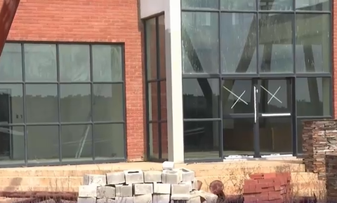 Mohlakeng residents slam delays as R300m clinic remains unfinished