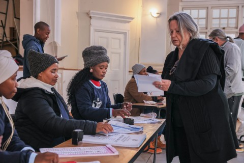 Vote registration IEC