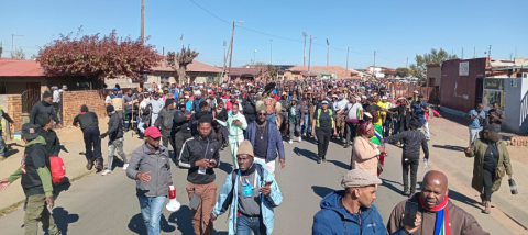 Activists urge undocumented migrants to leave SA