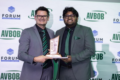 AVBOB CEO Eugene Strauss and Best New Journalist of the Year Dillon Pillay.