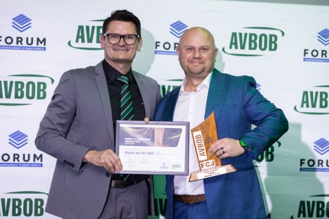 AVBOB CEO Eugene Strauss and Photographer of the Year winner Wayne van der Walt.