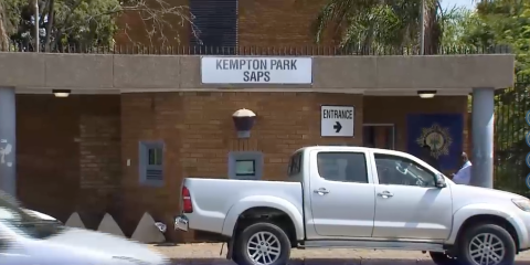 Die Angst in Kempton Park wächst, nachdem eine Frau aus einer mutmaßlichen ...