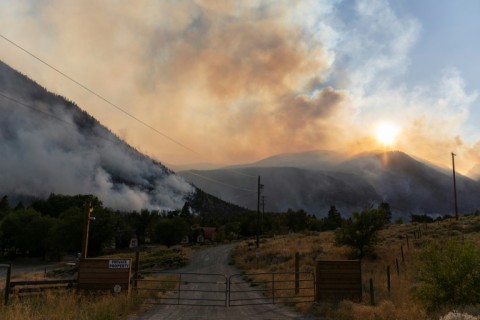 Western Canada wildfires force tens of thousands to flee - eNCA