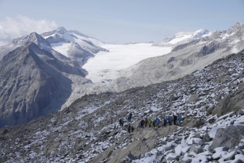Temperatures in this part of the Alps will increase between one and three degrees Celsius in 2050 and between three and six degrees by the end of the century