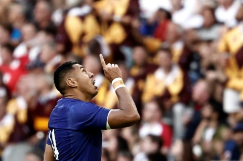 Samoa wing Nigel Ah Wong scored two tries but still finished on the losing side as England prevailed 18-17 in Lille 