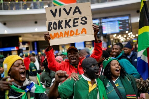 Some of the supporters who greeted the world champion Springboks.