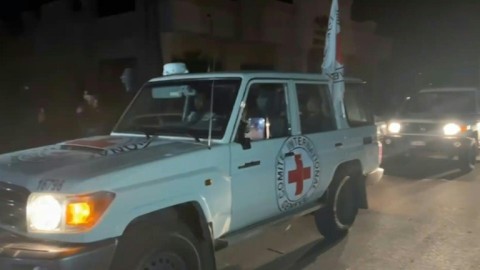 Red Cross convoy transporting Thai and Israeli hostages crosses into Egypt 