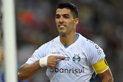 Uruguayan striker Luis Suarez has signed a one-year contract to play in 2024 for Inter Miami alongside several former Barcelona teammates, the MLS club announced
