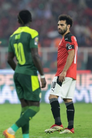 Sadio Mane (L) and Mohamed Salah faced each other in the final of the last Cup of Nations in Cameroon two years ago