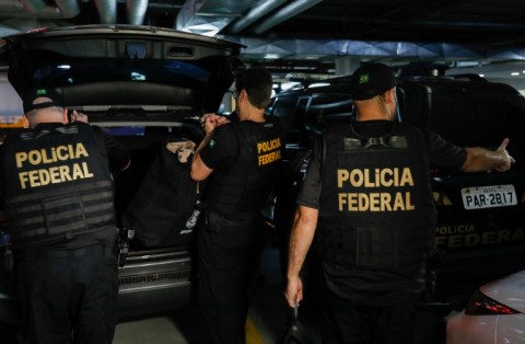 Federal police leave the Liberal Party headquarters during an operation targeting some of former president Jair Bolsonaro's top aides in Brasilia on February 8, 2024