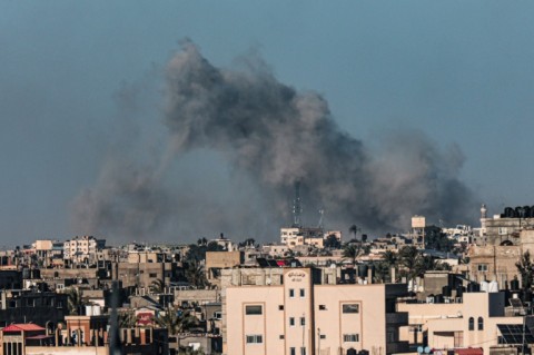 Smoke billows over Khan Yunis in the southern Gaza Strip on February 29