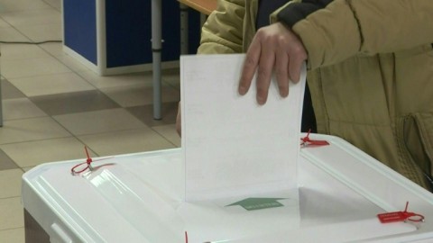 Russians vote on second day of presidential elections